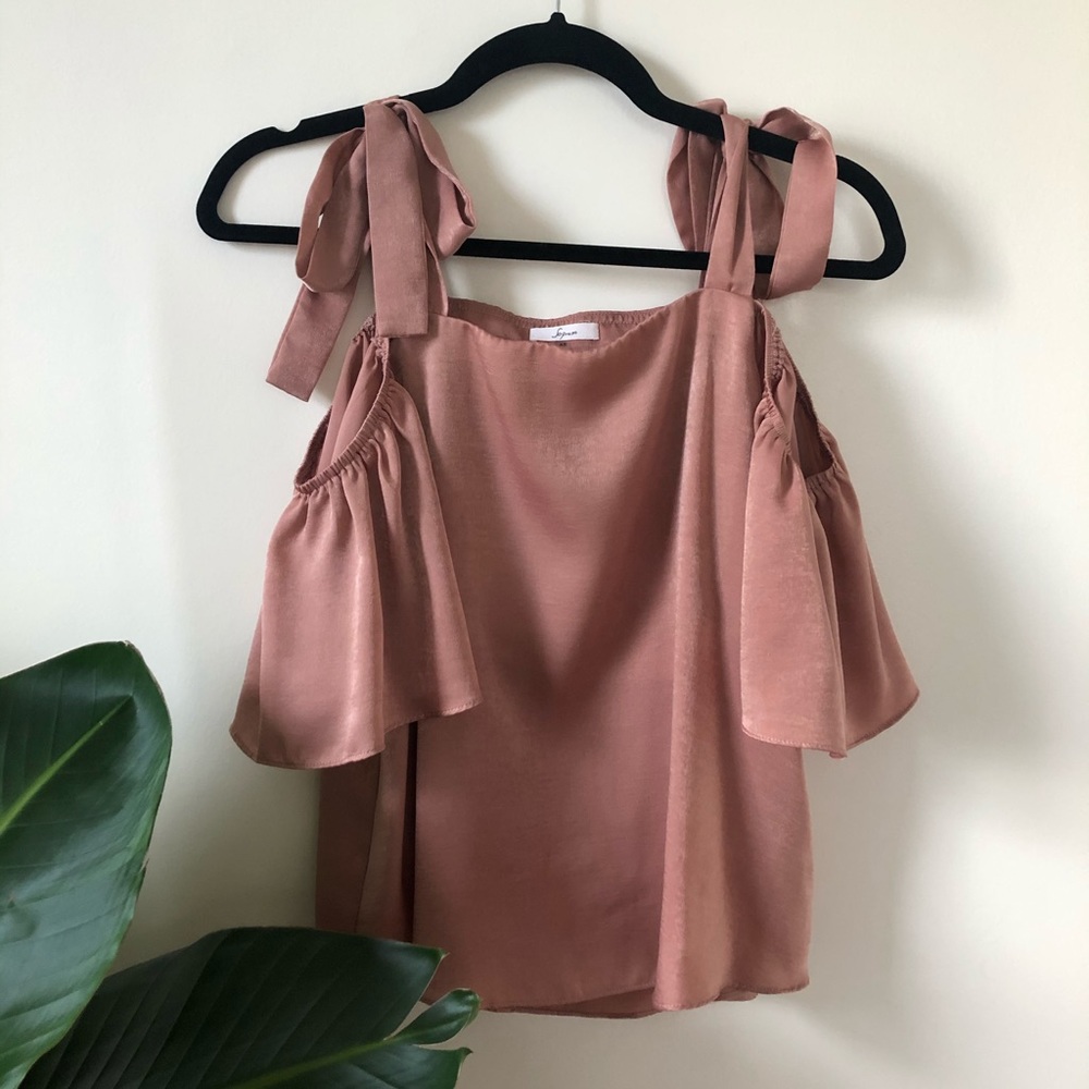 Tie off shoulder float top